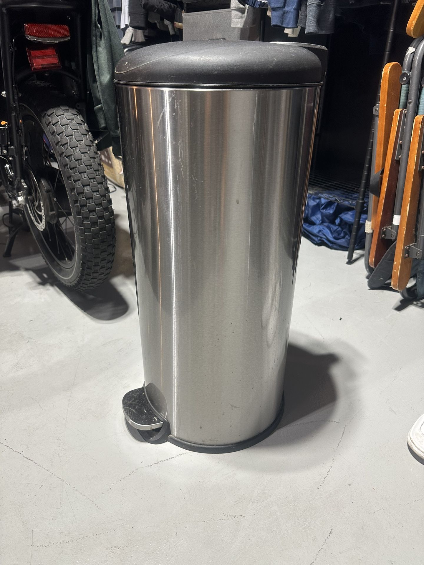 Iconic Round Kitchen Step Can