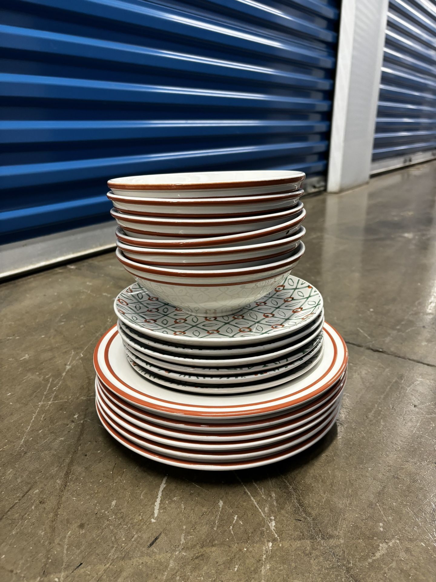 Dish Set - 18 Piece