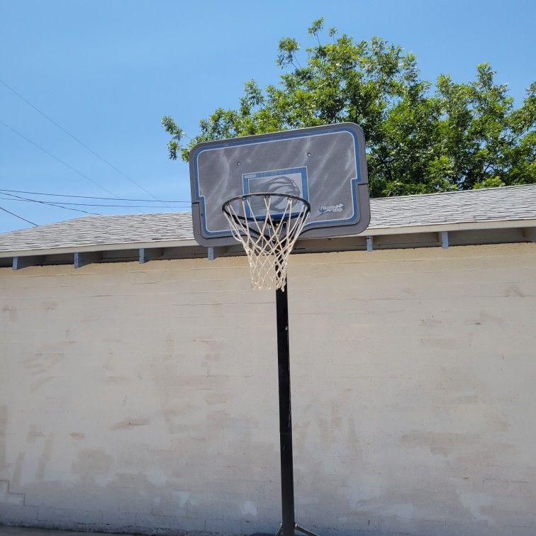 Basketball hoop With New Net $50.00