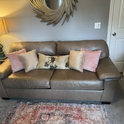 Beautiful Queen Sized Leather Sofa Bed