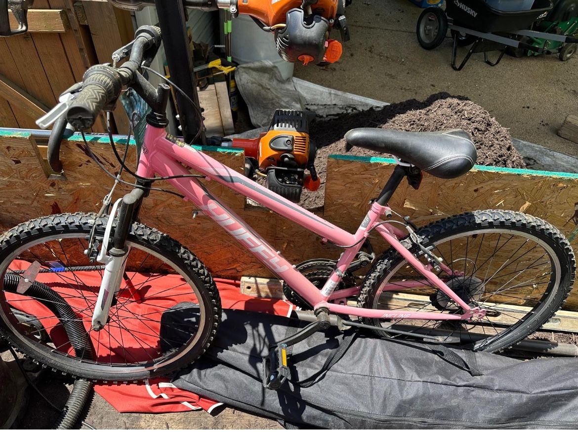 Bike and helmet for grown-up