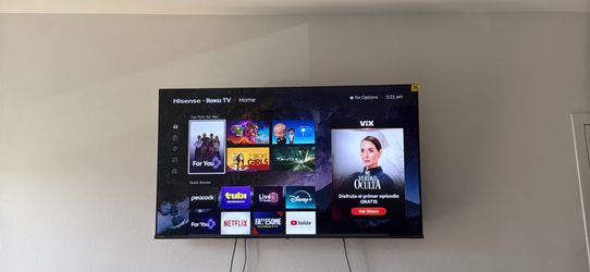 58’ Hisense Roku tv ( brand new only had 3 days)