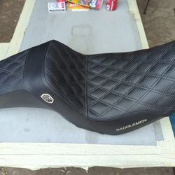 Saddlemen Step Up Seat Harley-Davidson Dyna