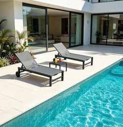Pool lounge chairs