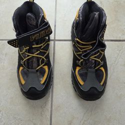 Boy's Hiking/ Snow Boots Size 6