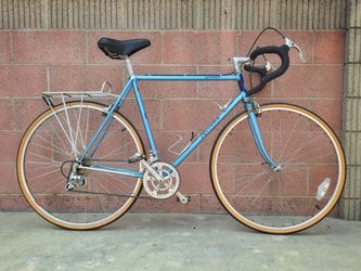 Classic Novara Viaggio Touring Commuter Road Bike (5'10" - 6'2) Italian Selle Royal Saddle, New Tires.