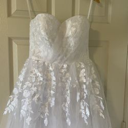 Size 6 - Floral Lace Wedding Dress