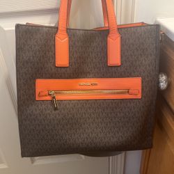 Michael Kors Kenly Large Tote Bag.