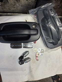 16 Pick Up Chevy  Front Left & Right (With Locks)