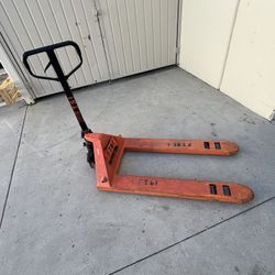 Haul- Master 2.5 Ton Pallet Jack 