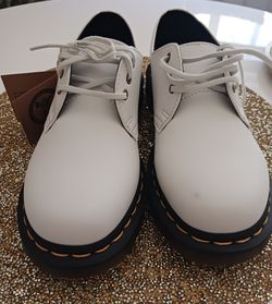 Dr. Martens 5 White 