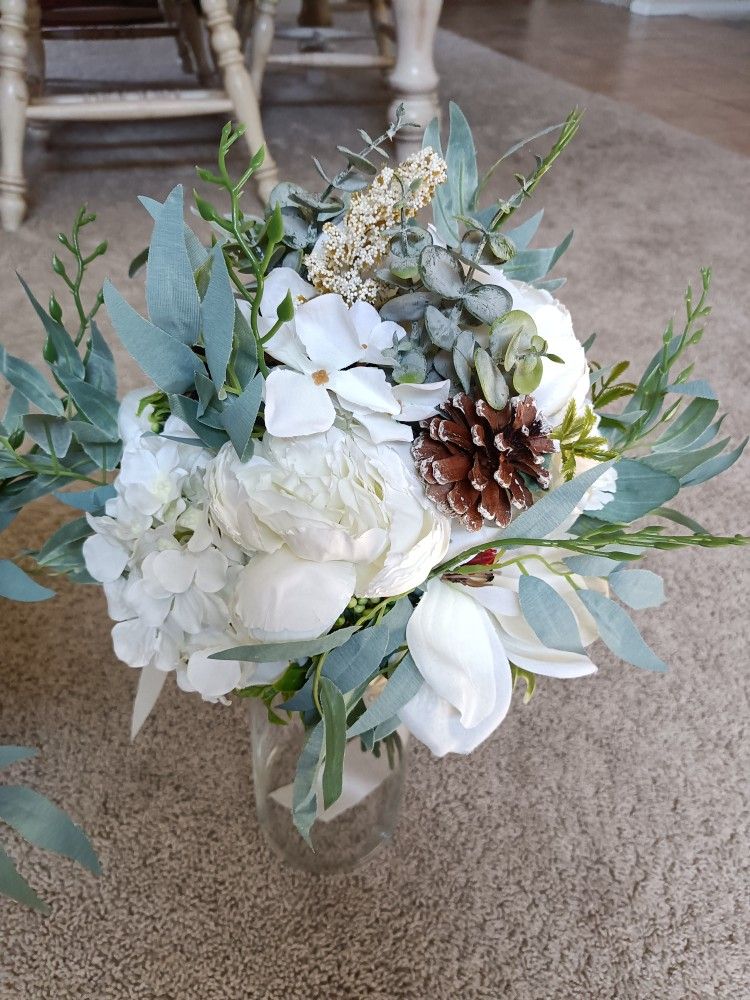 3 Ivory Bridal Bouquets of artificial flowers White
Condition is used twice
$80 for largest bouquet
$30 for 2 smaller bouquets
Measurement of each a