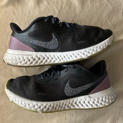 Women’s Nike Revolution 9.5