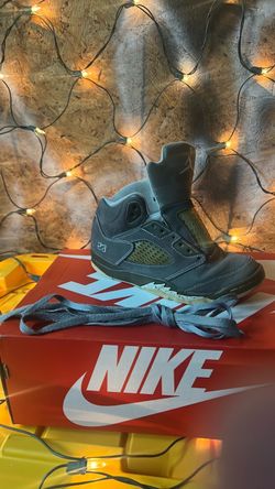 Authentic Boys  size 3y Jordan 5 retro  Wolf Gray