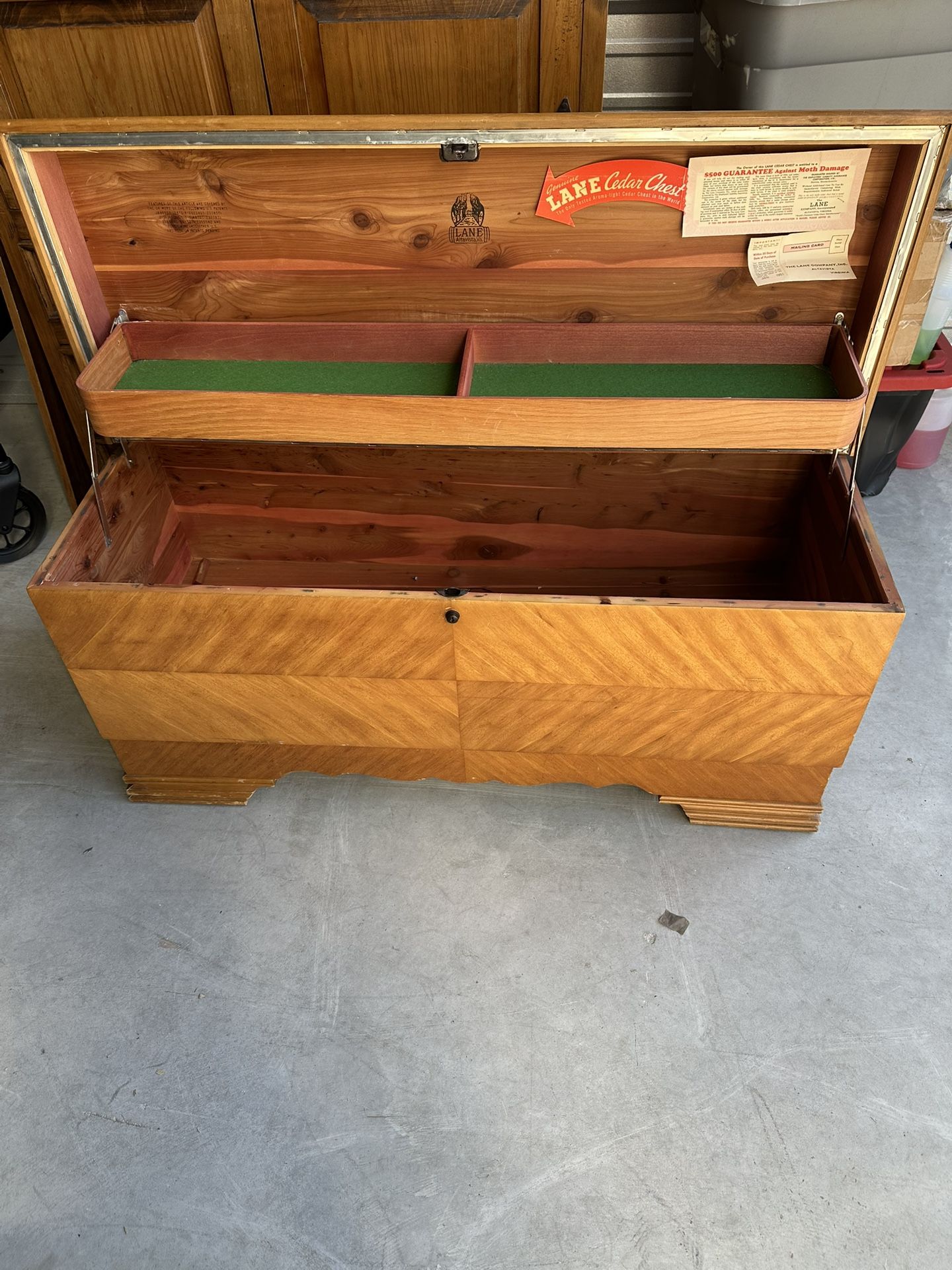 (1)-Vintage original Mid-Century Modern Lane cedar Chest