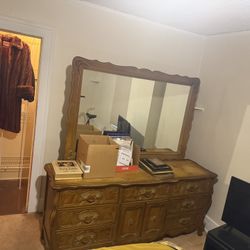 Dresser/mirror