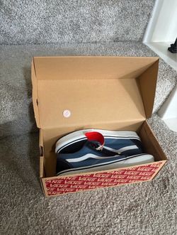 Brand New Vans Old Skool - Navy (Men's 6.5 / Women's 8.0)