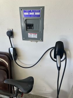 Tesla Gen 2 Mobile Charger w/ wall mount and bag