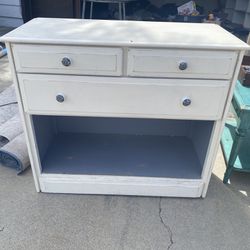 White Dresser/cabinet