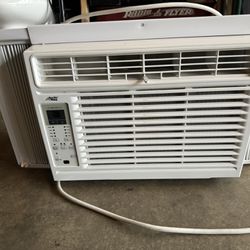 Black and decker portable air conditioner and heater w remote window kit  for Sale in Pearland, TX - OfferUp