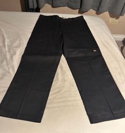 Men’s Black Dickies Size: 40x32, Color: Black