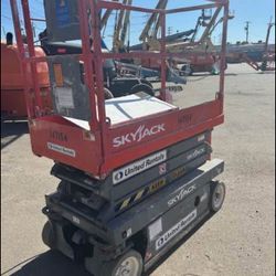 2014 19’ Electric Scissor Lift