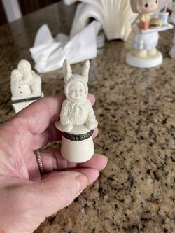 Snowbabies Rabbit In A Hat 