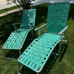 Vintage Folding Lounge Chair Pair