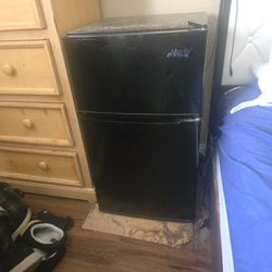 Little Fridge  Refrigerator. 