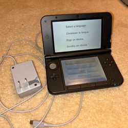 3DS XL Console and Charger Works Perfectly