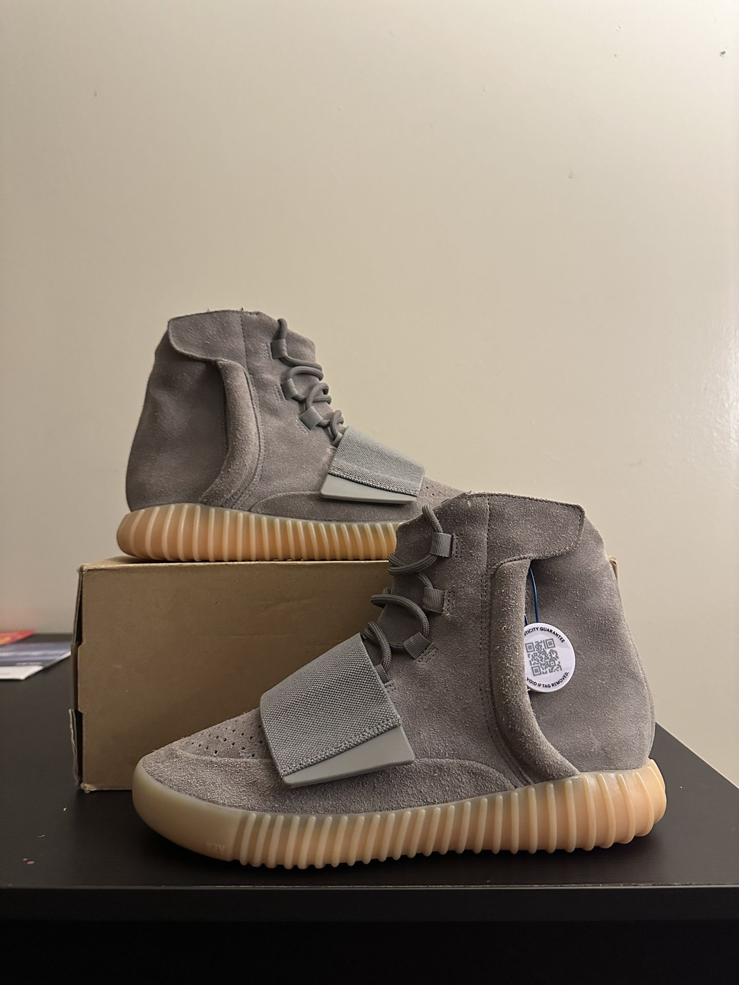 Adidas Yeezy 750 “Grey Gum” Size 8