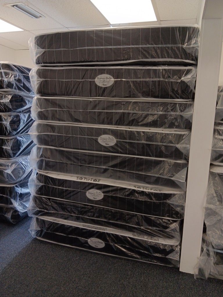 QUEEN MATTRESS