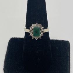 EMERALD RING 14KT WHITE GOLD, SIZE 6, .38ctw NATURAL DIAMOND, 5.5 GRAMS 