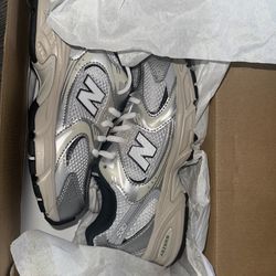 New Balance Big Kids Size 4