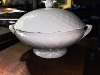 B and Co Limoges Covered Casserole Dish, White Basket Weave, Oval