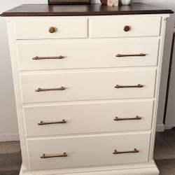 ✨ Solid Mahogany Dresser | Professionally Refinished | Free Delivery ✨ 6 spacious dovetailed Drawers