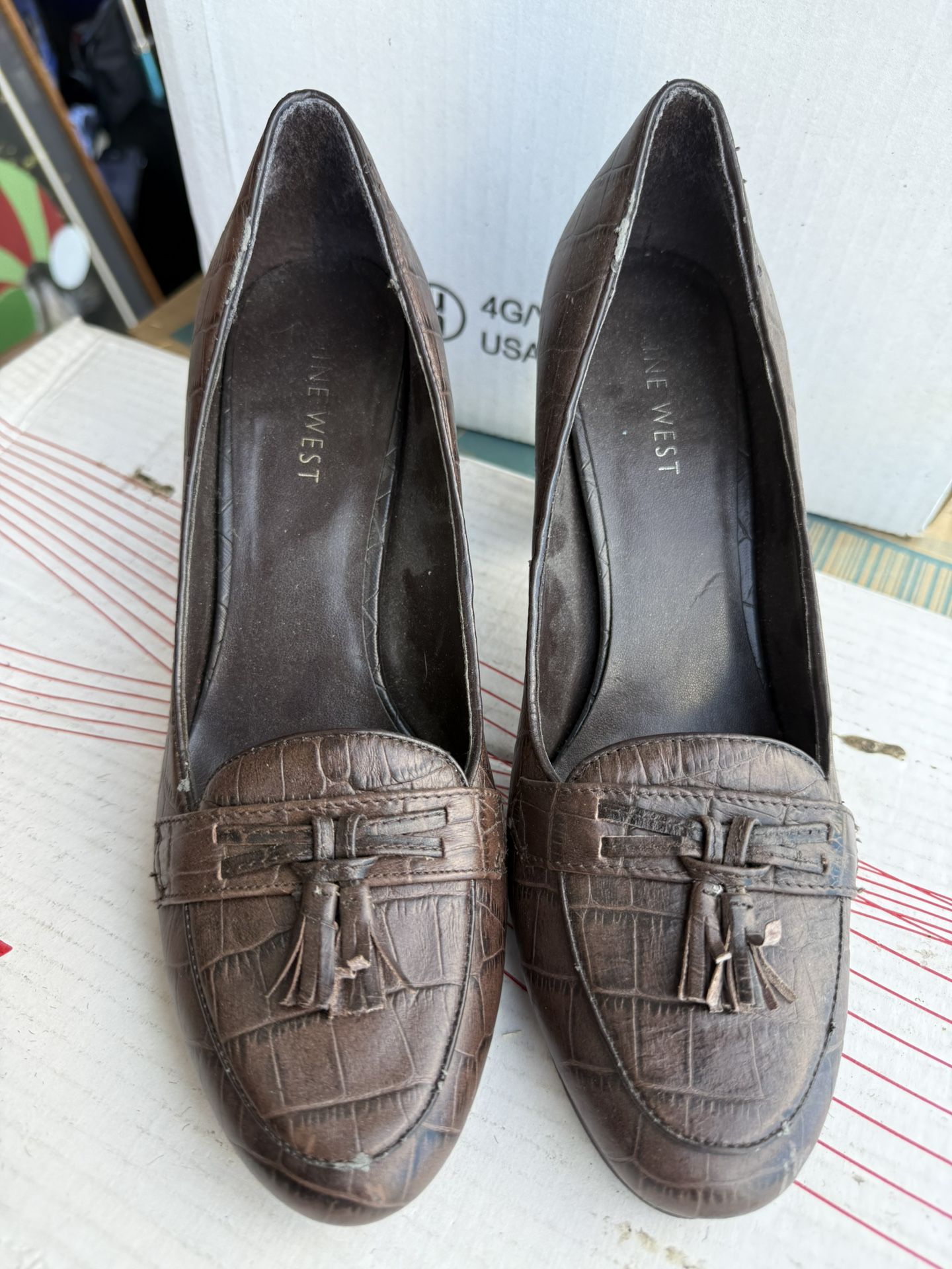 Like New 9.5 M - Nine West Pumps (dress shoes π ) $12 obo