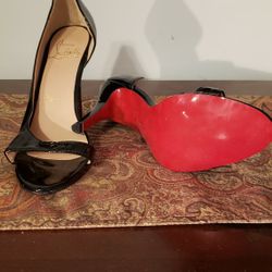 Like New Beautiful Christian Louboutin TOBIGGAN  Heels USA 8-9 SIZE