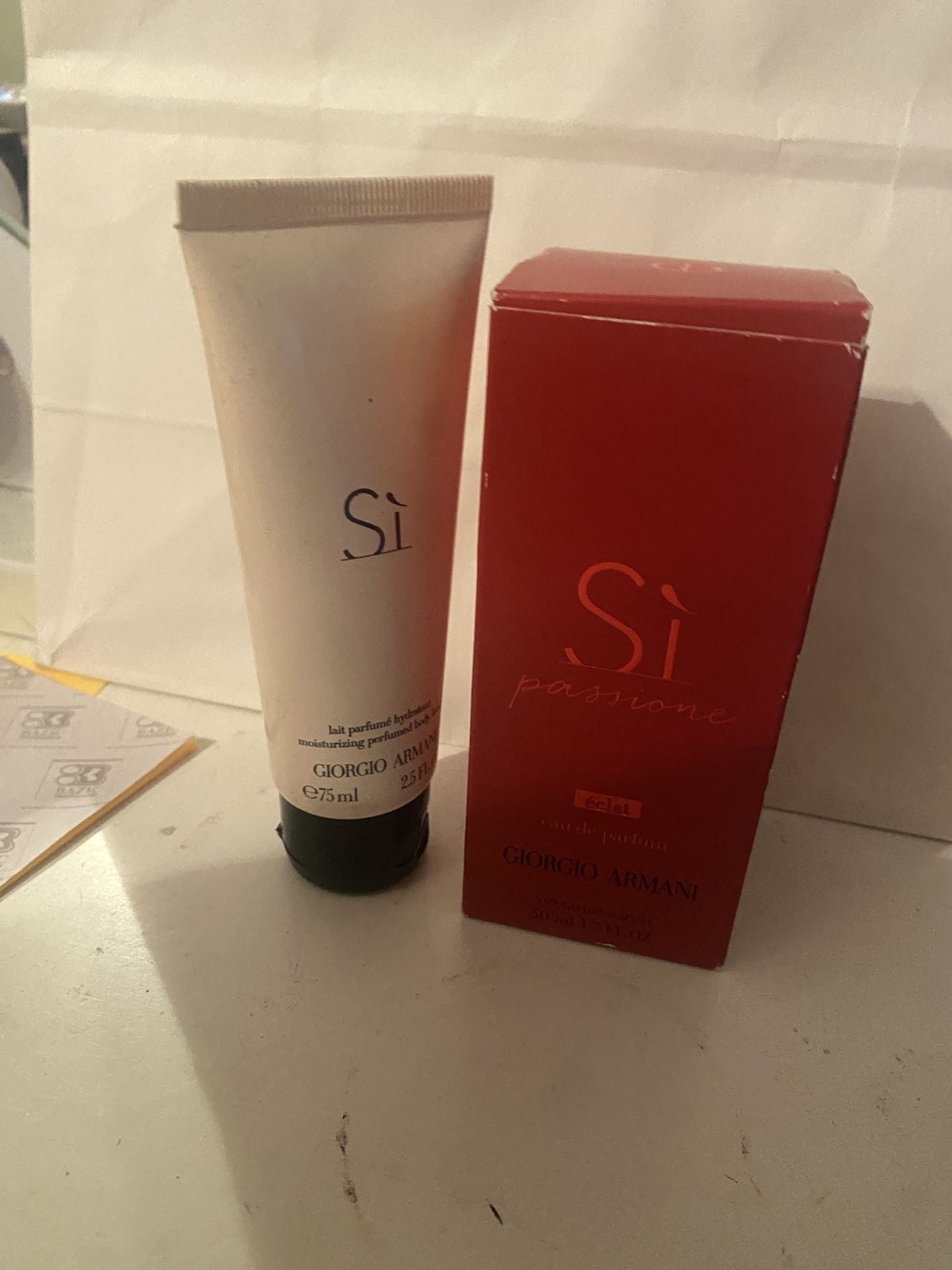 Body. Lotion. And. Perfum Si. Pasión. 1.7. Onzas.