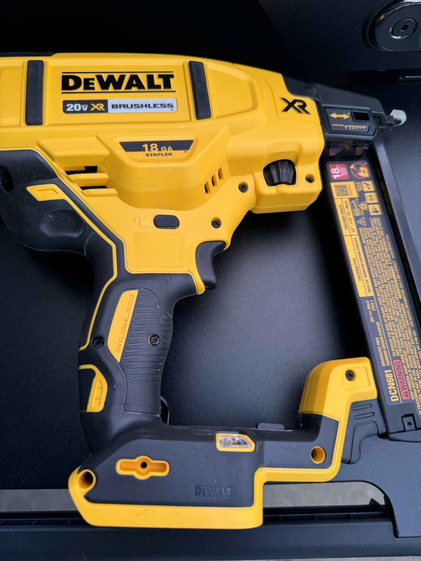 20V MAX XR Lithium-Ion Cordless 18- Gauge Narrow Crown Stapler (Tool Only)