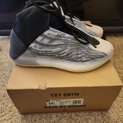 Yeezy QNTM Size 10.5 