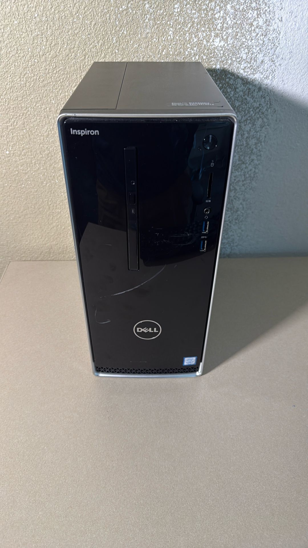 Dell Inspiron 3668 (contact info removed) 16 Gb 256 SSD Wifi Window 11