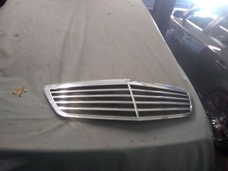 ***2008 Mercedes S550 grille $100***