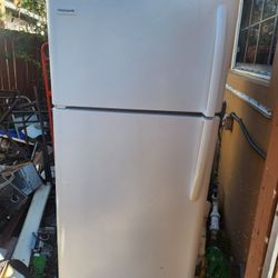 Frigidaire Refrigerator 
