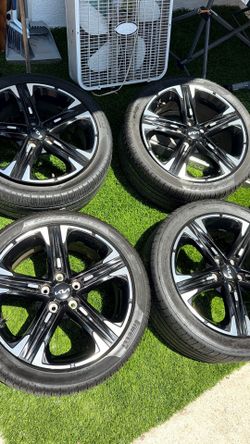 Kia K5 GT line wheels and tires