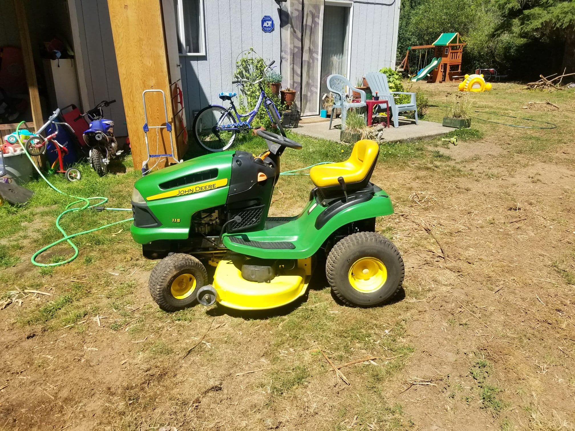 John Deere 115 manual riding lawn mower
