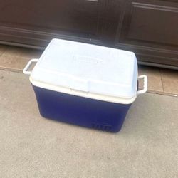 Rubbermaid Cooler 48 Quart 