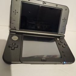 Nintendo New 3DS XL Handheld Gaming System - Black (MINT)
