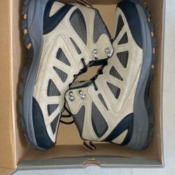 MEN’s HIKING BOOTS