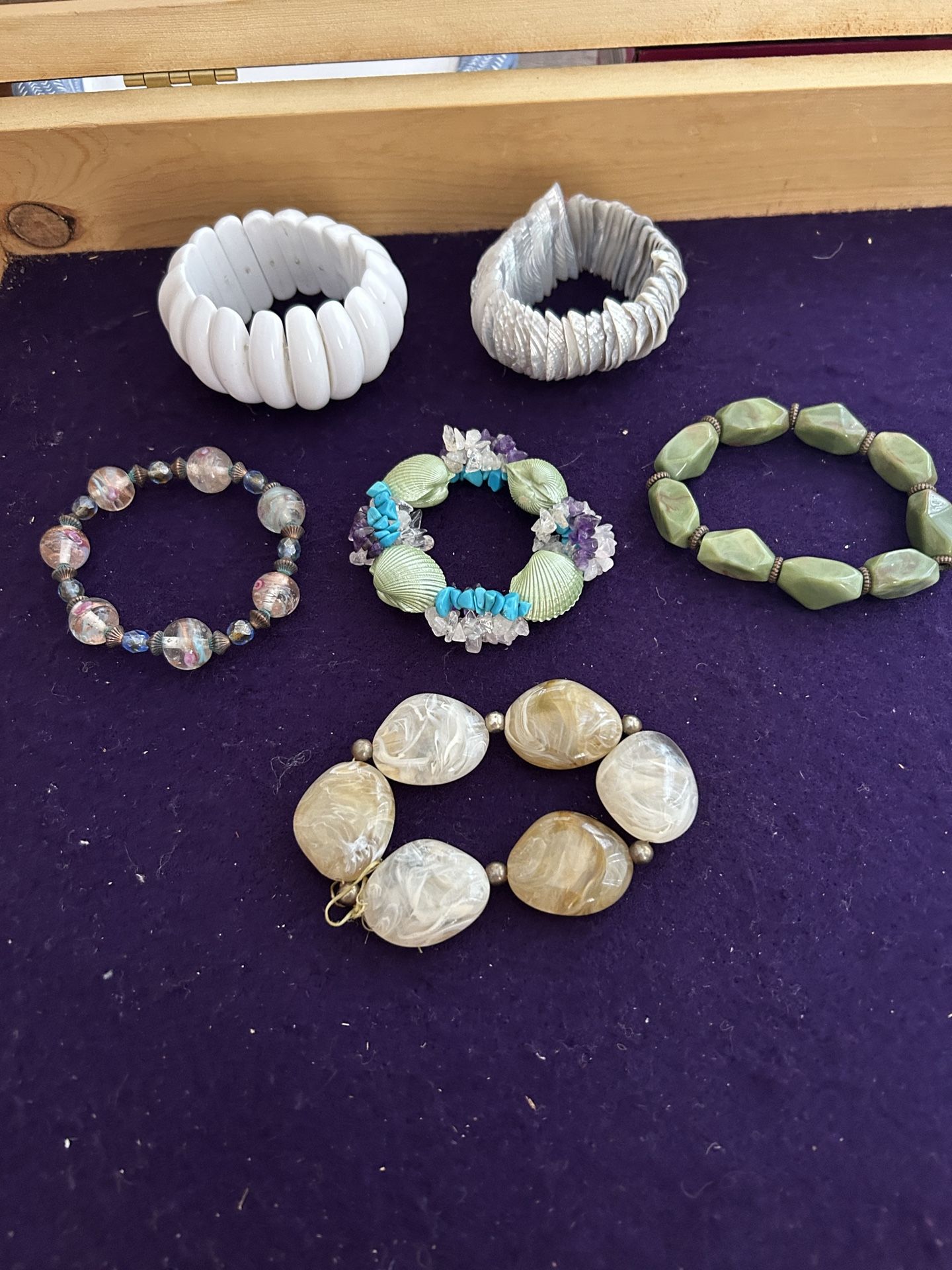 Bracelet lot of six vintage/retro, loose site, shell, and stone jewelry bracelets